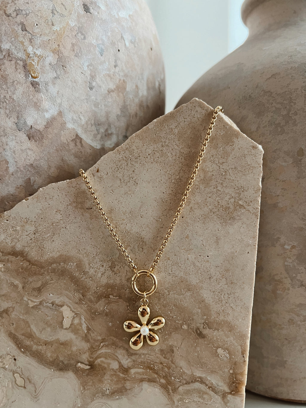 FLOWER PEARL STATEMENT NECKLACE