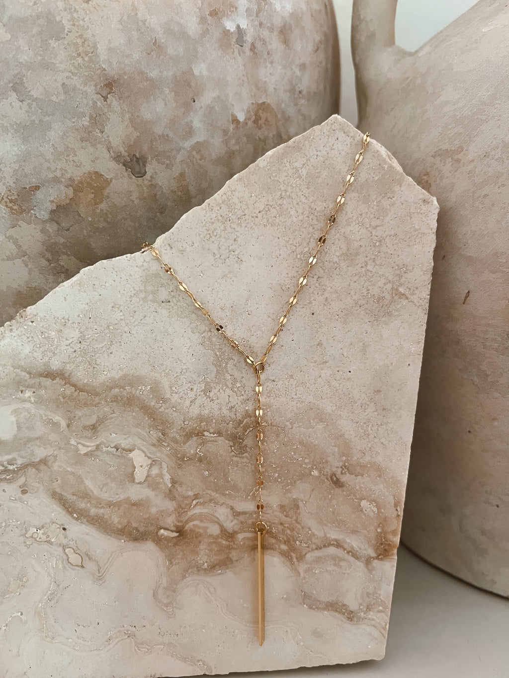 DAINTY LARIAT