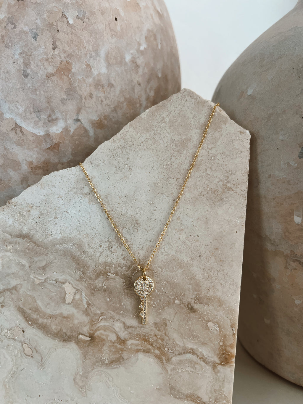 DAINTY KEY NECKLACE