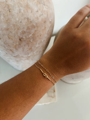 DAINTY KNOT BRACELET