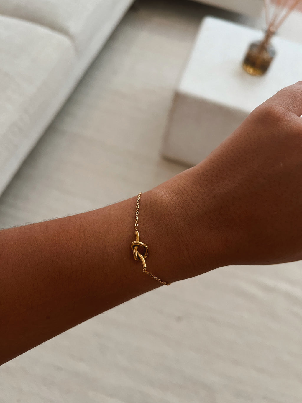 DAINTY KNOT BRACELET