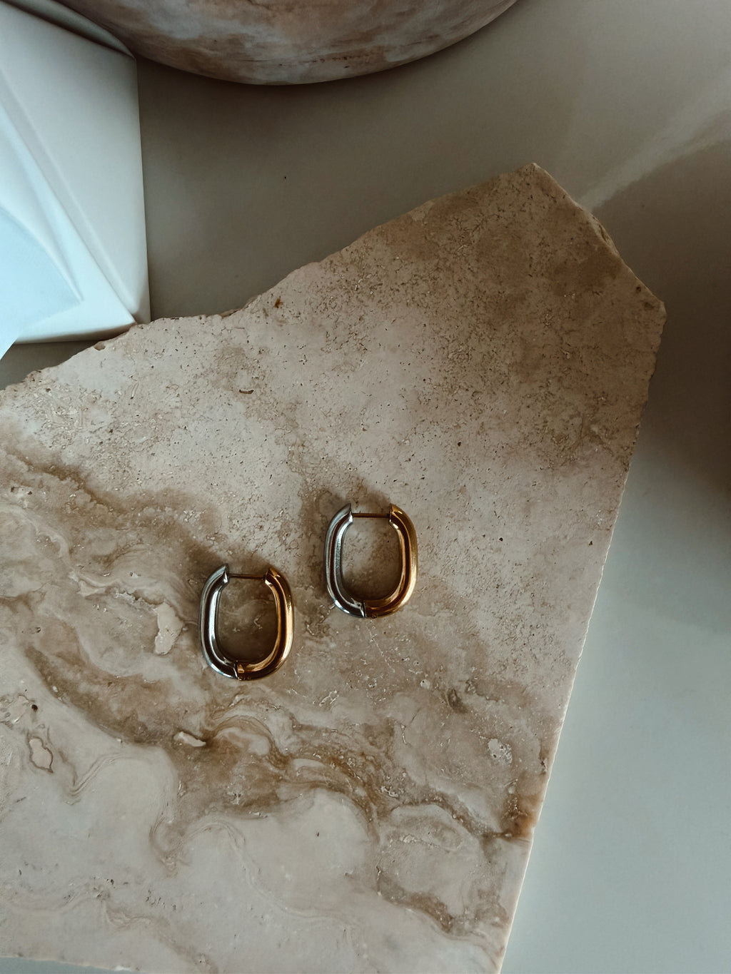 TWO TONE SQUARE HOOPS