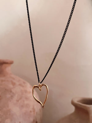 CORAZÓN NEGRO NECKLACE