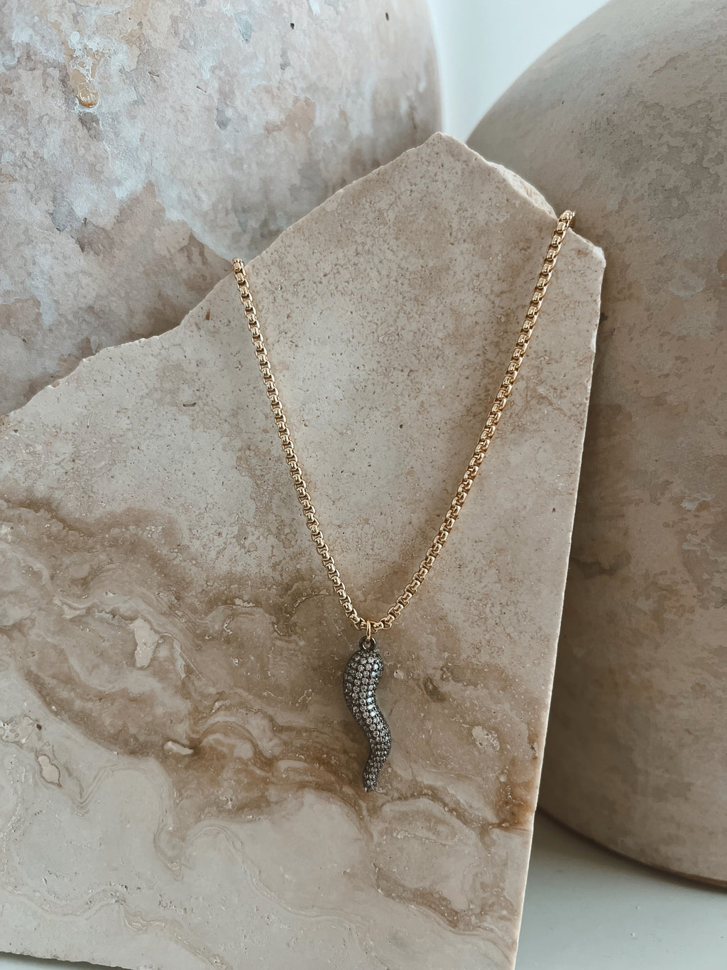 BLACK HORN NECKLACE- GOLD